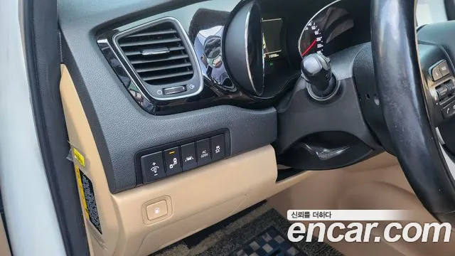 Kia Carnival 2019 thumb 10