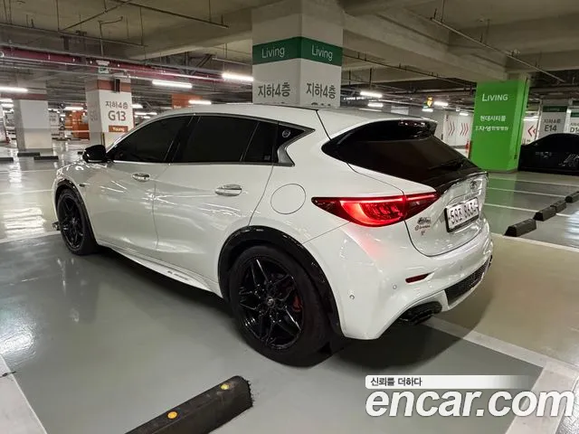 Infiniti Q30 2017 thumb 2