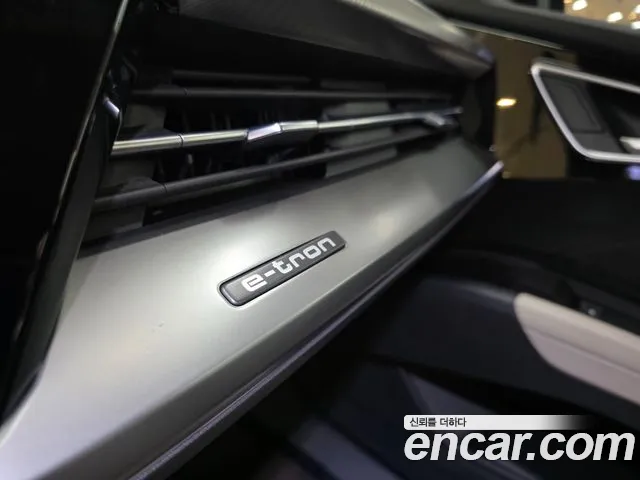 Audi Q4 e-tron 2022 thumb 10