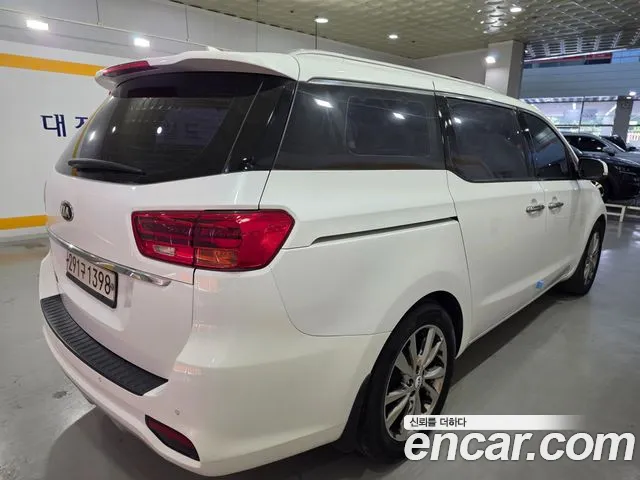 Kia Carnival 2018 thumb 4
