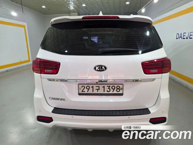 Kia Carnival 2018 thumb 5