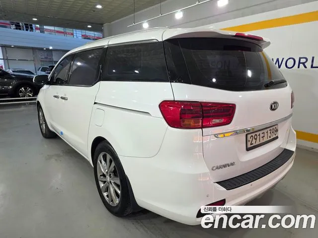 Kia Carnival 2018 thumb 6