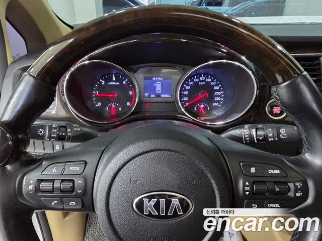 Kia Carnival 2018 thumb 10