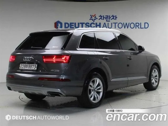 Audi Q7 2019 thumb 2
