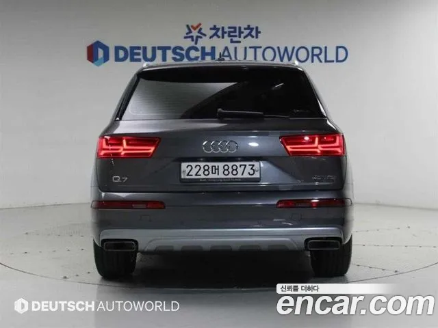 Audi Q7 2019 thumb 4
