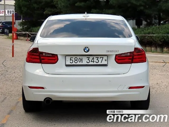 BMW 3-Series 2012 thumb 4