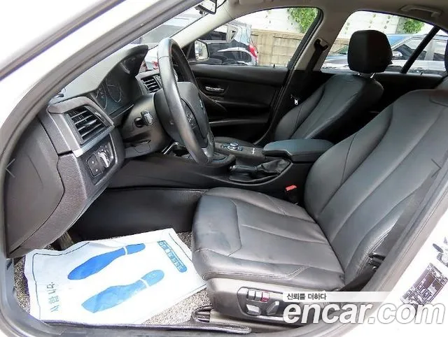 BMW 3-Series 2012 thumb 5