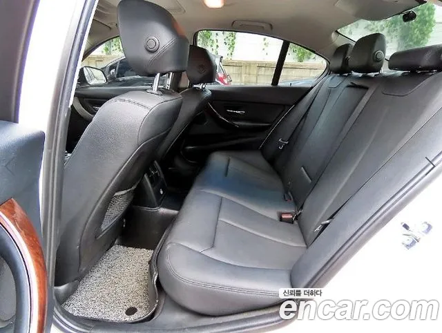 BMW 3-Series 2012 thumb 6