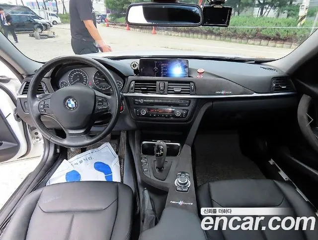BMW 3-Series 2012 thumb 7