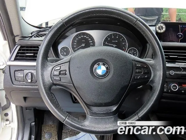 BMW 3-Series 2012 thumb 8