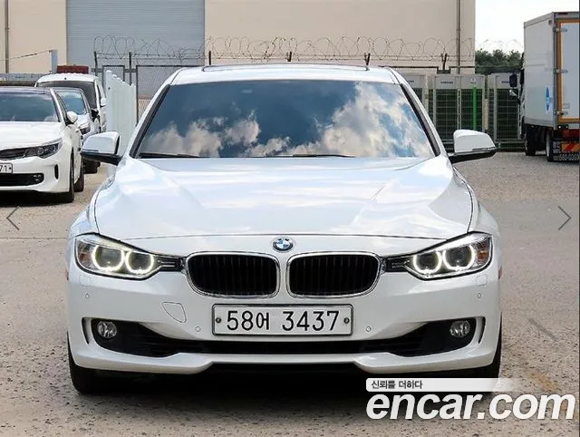 BMW 3-Series 2012 thumb 11
