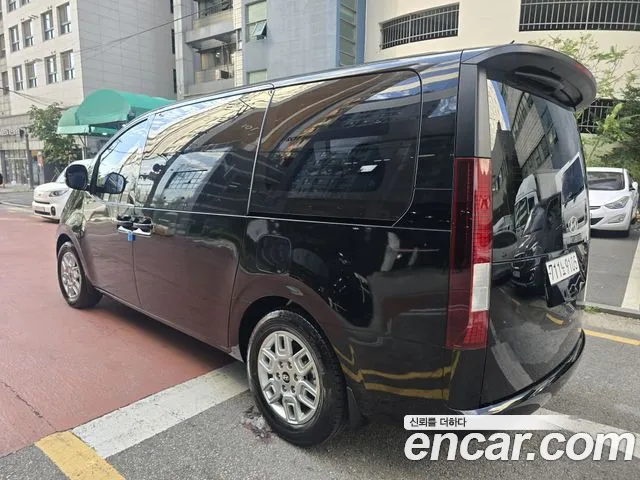 Hyundai Staria 2024 thumb 3
