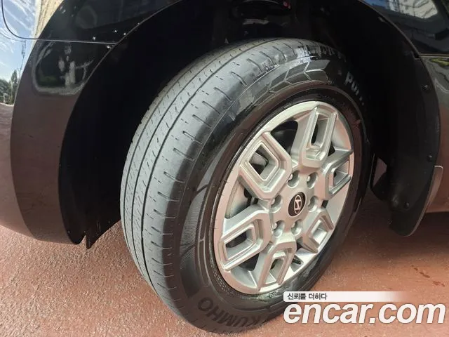 Hyundai Staria 2024 thumb 5