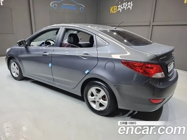 Hyundai Accent 2011 thumb 4