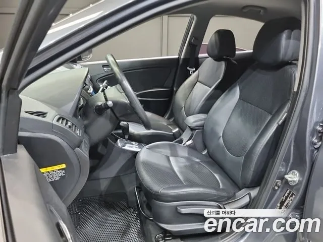 Hyundai Accent 2011 thumb 9