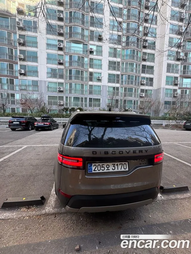 Land Rover Discovery 2017 thumb 3