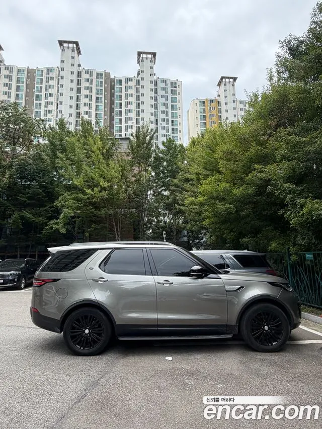 Land Rover Discovery 2017 thumb 5