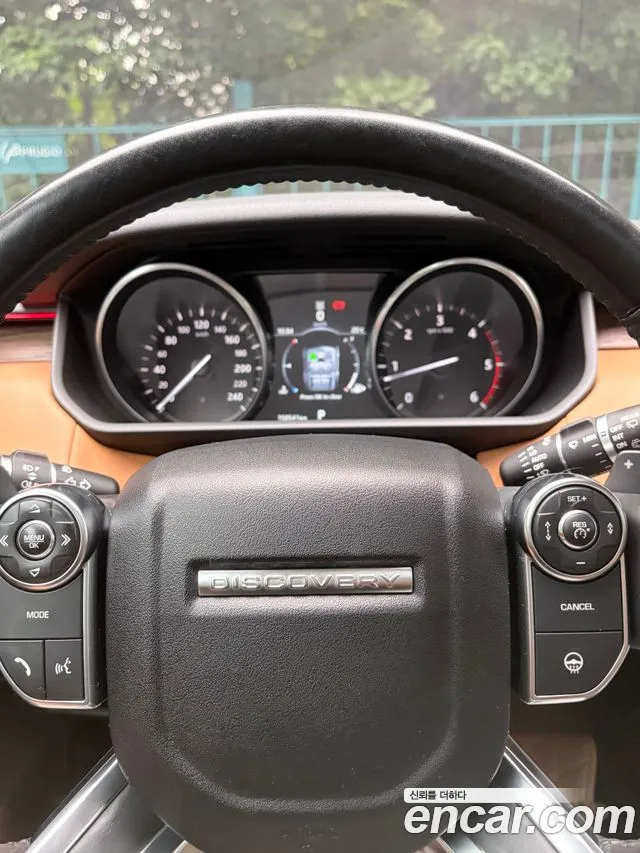 Land Rover Discovery 2017 thumb 6