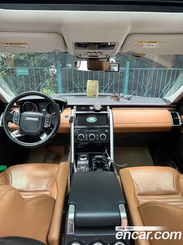 Land Rover Discovery 2017 thumb 12