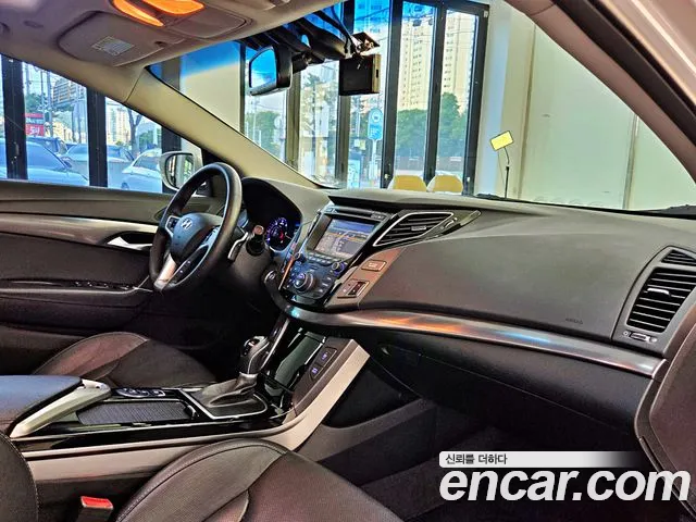 Hyundai i40 2012 thumb 9