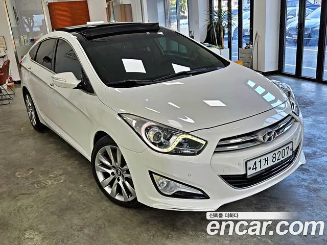 Hyundai i40 2012 thumb 12