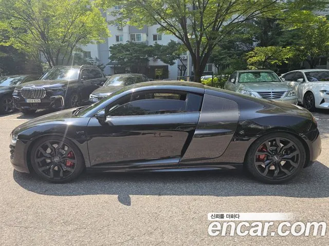 Audi R8 2011 thumb 2