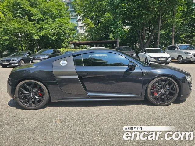 Audi R8 2011 thumb 3