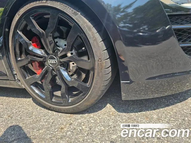 Audi R8 2011 thumb 5