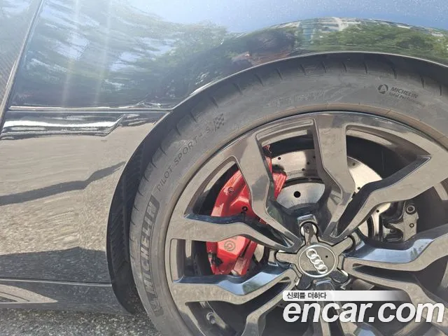 Audi R8 2011 thumb 6