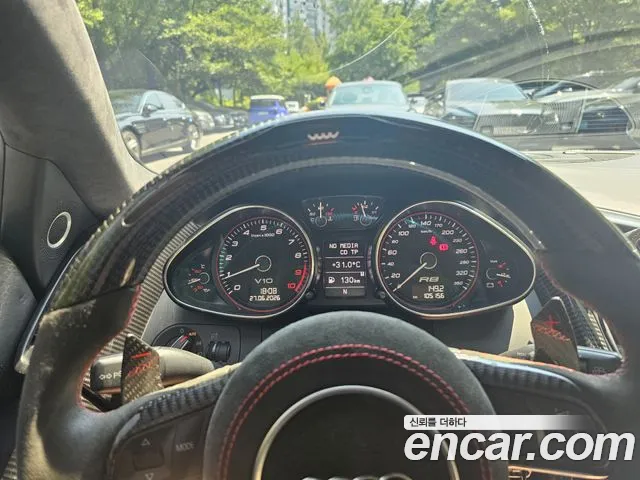 Audi R8 2011 thumb 9