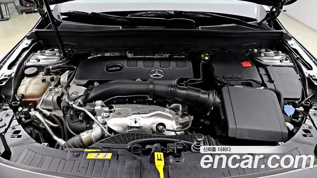 Mercedes-Benz GLB 2023 thumb 6