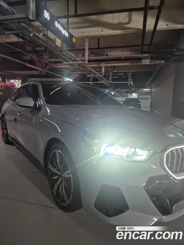 BMW 5-Series 2025 thumb 3