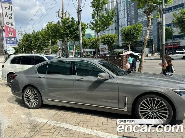 BMW 7-Series 2021 thumb 4