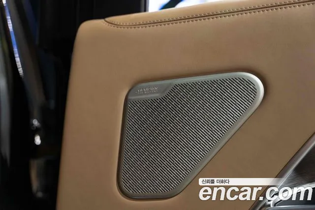 Land Rover Range Rover 2023 thumb 12