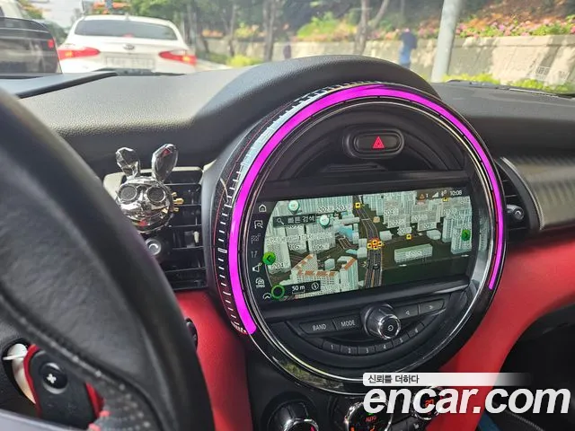 MINI Cooper Convertible 2019 thumb 2
