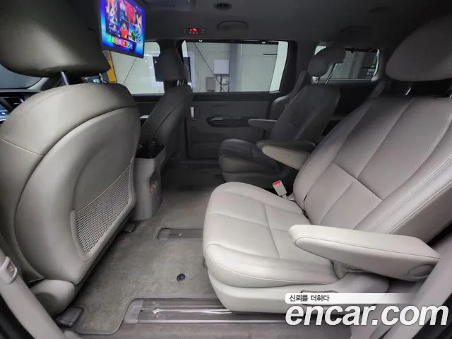 Kia Carnival 2018 thumb 8
