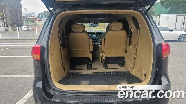 Kia Carnival 2017 thumb 5