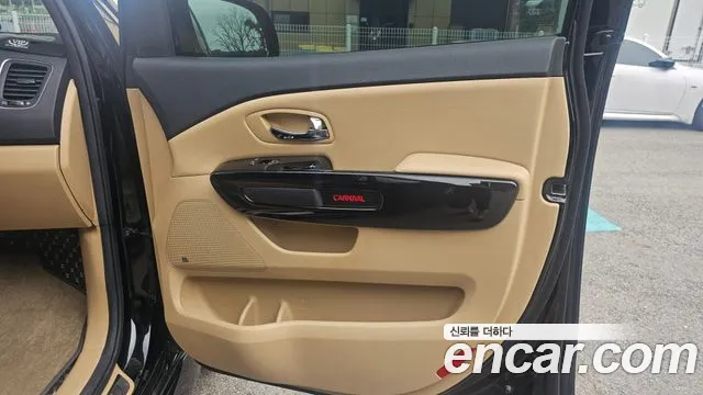 Kia Carnival 2017 thumb 8