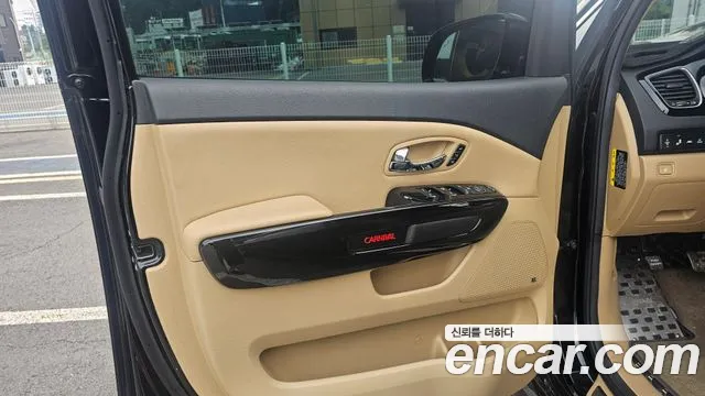 Kia Carnival 2017 thumb 9