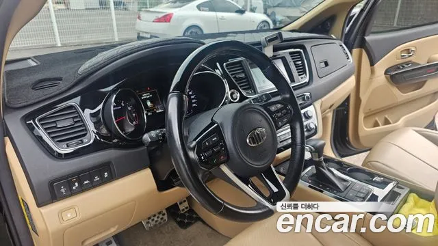 Kia Carnival 2017 thumb 10