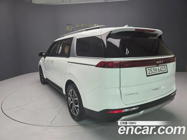 Kia Carnival 2023 thumb 2
