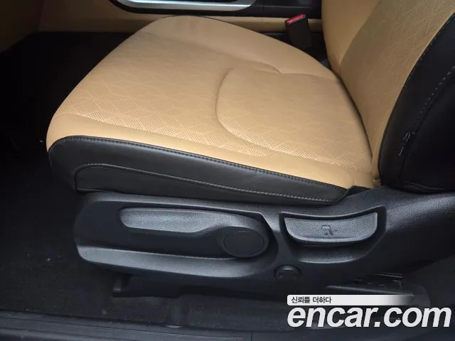 Kia Carnival 2023 thumb 10