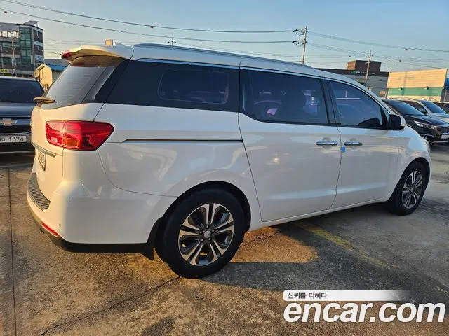 Kia Carnival 2018 thumb 3