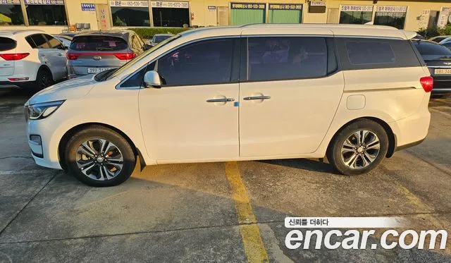 Kia Carnival 2018 thumb 4