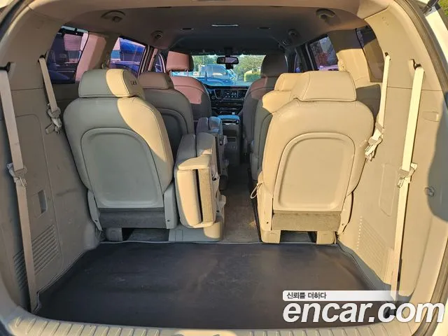 Kia Carnival 2018 thumb 5