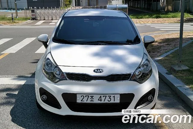 Kia Pride 2012 thumb 3