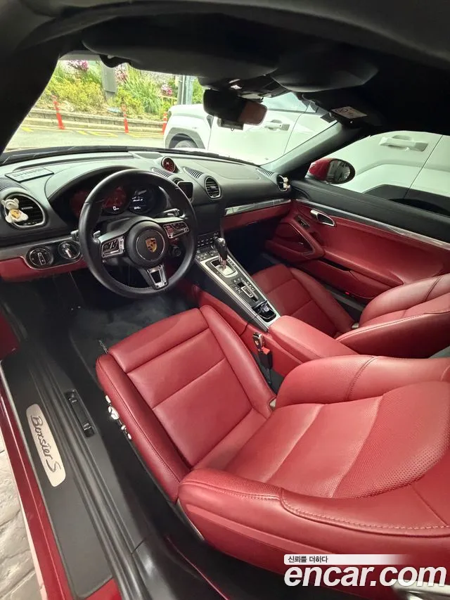 Porsche Cayman 2022 thumb 6