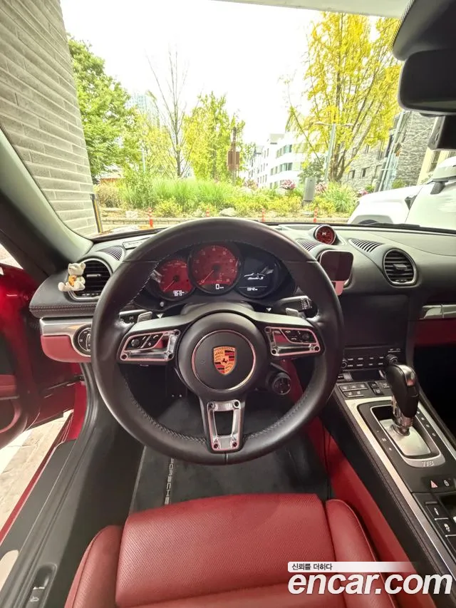 Porsche Cayman 2022 thumb 8