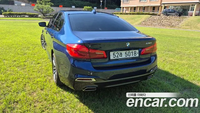 BMW 5-Series 2017 thumb 2