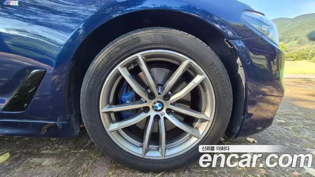 BMW 5-Series 2017 thumb 5